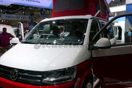 Volkswagen T6 California Ocean Red