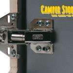 Bisagra con muelle para altillos. 92º.