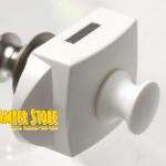 Cierre para puertas dobles, con pulsador Blanco y Gris plata