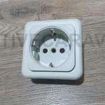 Enchufe 220v vehiculo recreo gris claro con marco