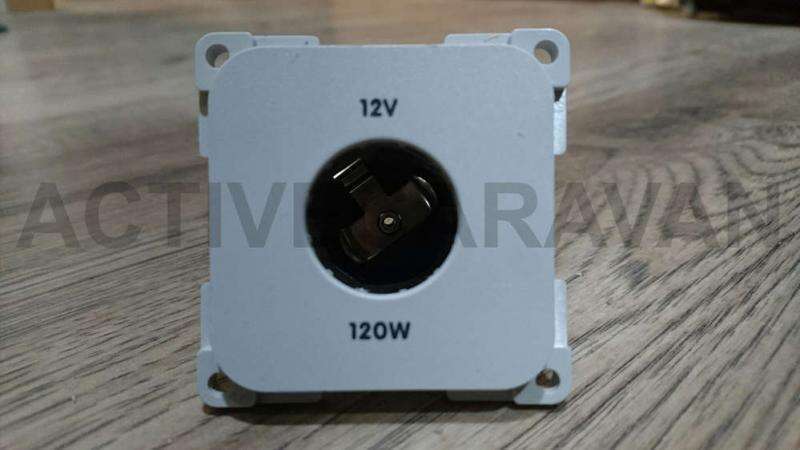 Enchufe tipo encendedor 12v color gris claro