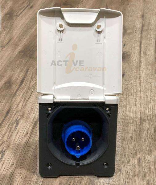 Toma exterior 220v cee moderna blanca magnetica