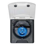 Toma de corriente exterior con cierre magnético