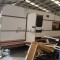 Caravana blanca con detalles marrones